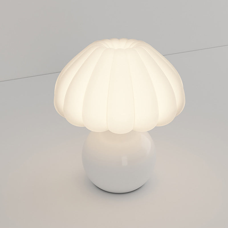 lampe de chevet blanche installer au coin