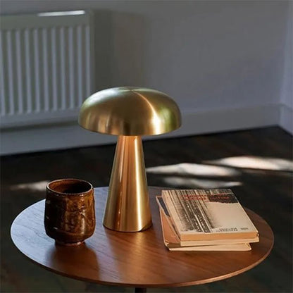  champignon lampe or sur petite table de salon