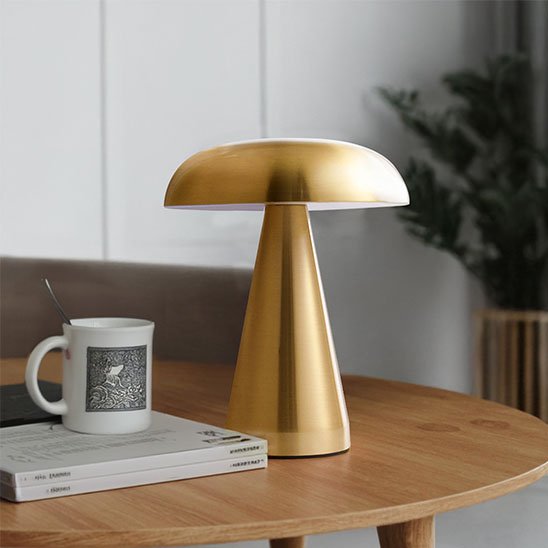  champignon lampe sur table a cafe