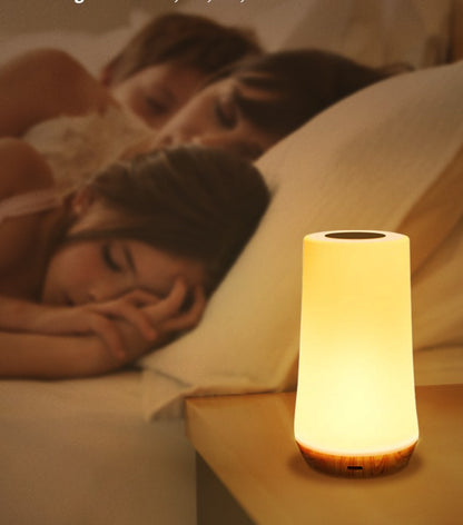 enfants endormis avec lampes de chevet tactile