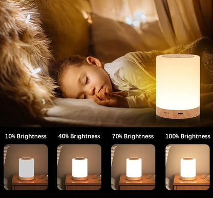 fillette endormie avec lampe de chevet tactile design