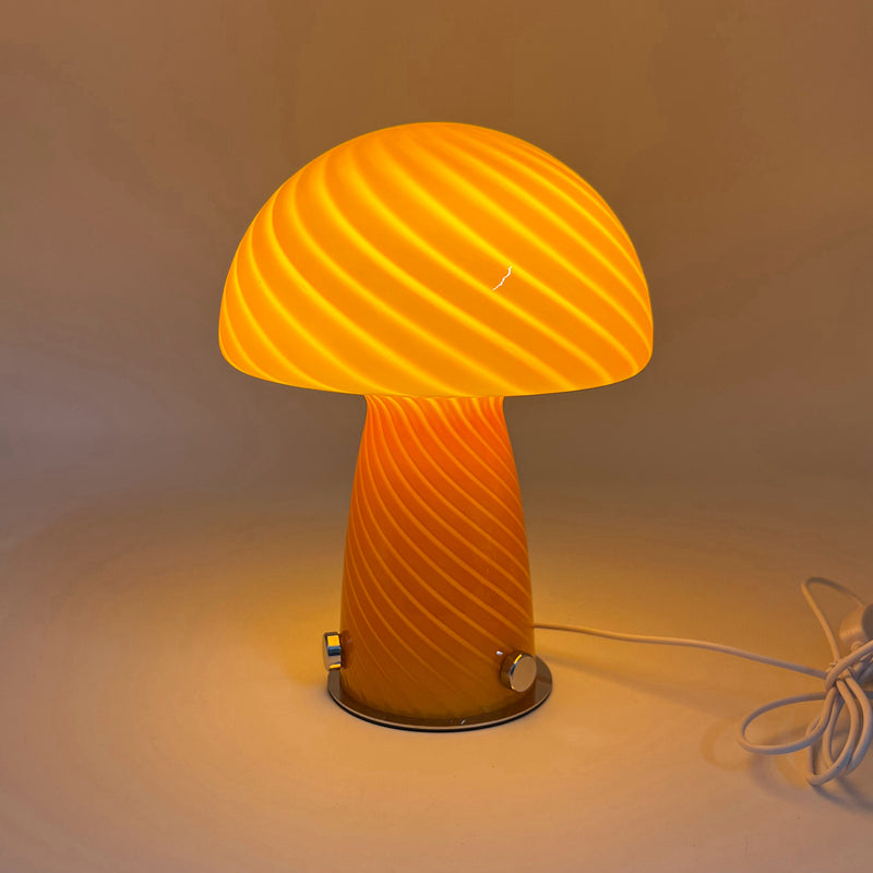 lampe champignon vintage allumee