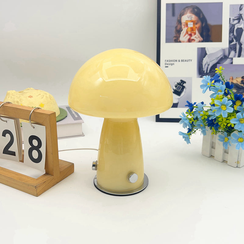 lampe champignon vintage pose sur table
