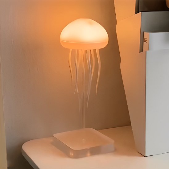 lampe de chevet design allumee en decoration