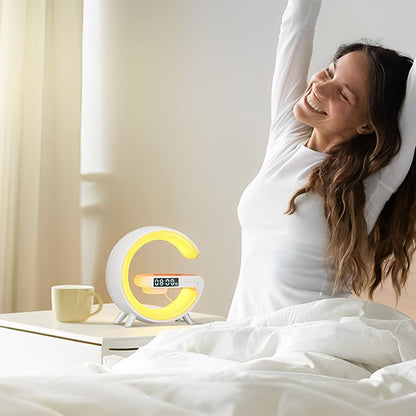 lampe de chevet design blanc sur petite table