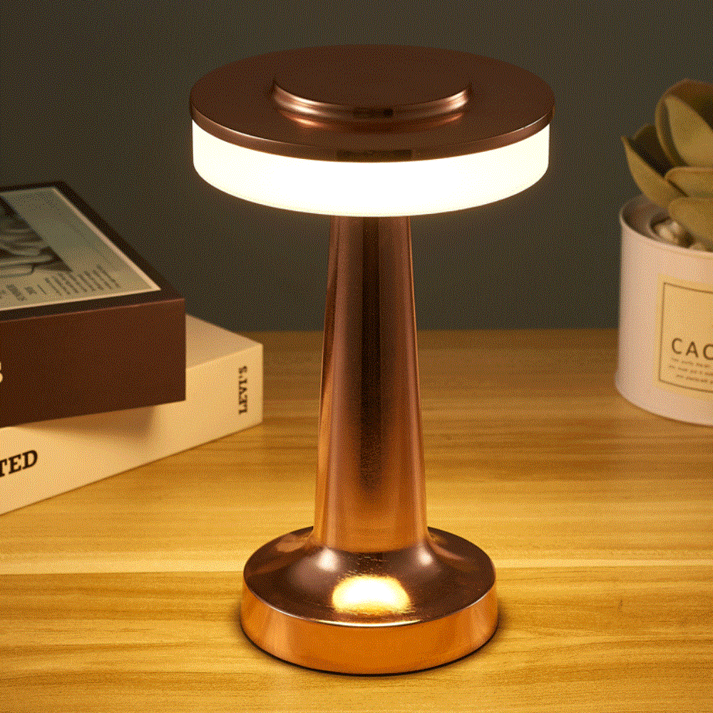 lampe de chevet doree en decoration