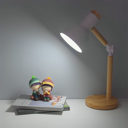 Lampe de chevet industriel dans chambre enfant