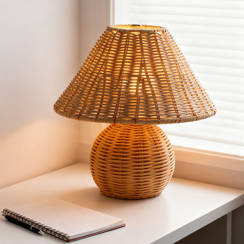 lampe de chevet rotin sur table de lecture