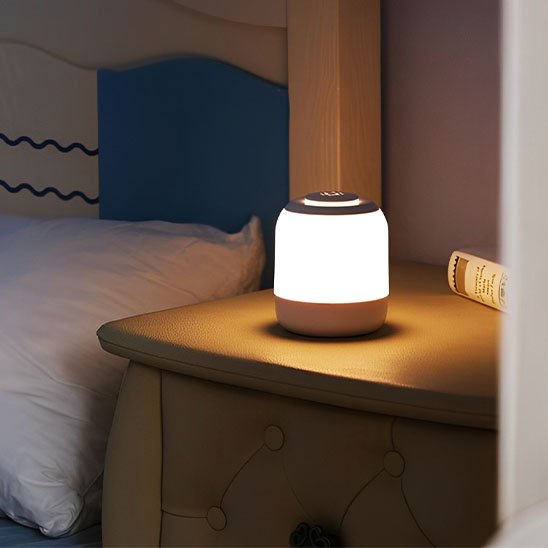 Lampe de chevet tactile dans un chambre