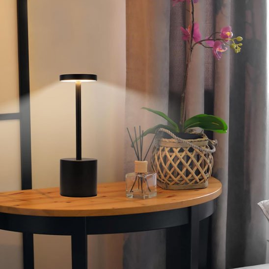 lampe de table dans une salle en decoration