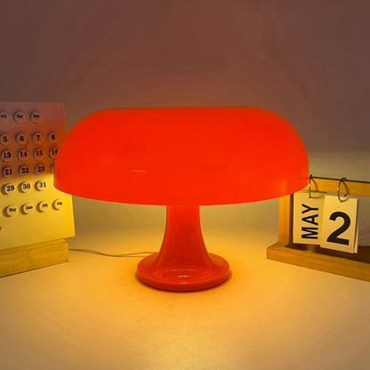 lampe orange champignon dans bureau