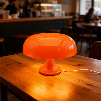 lampe orange champignon dans salle a manger