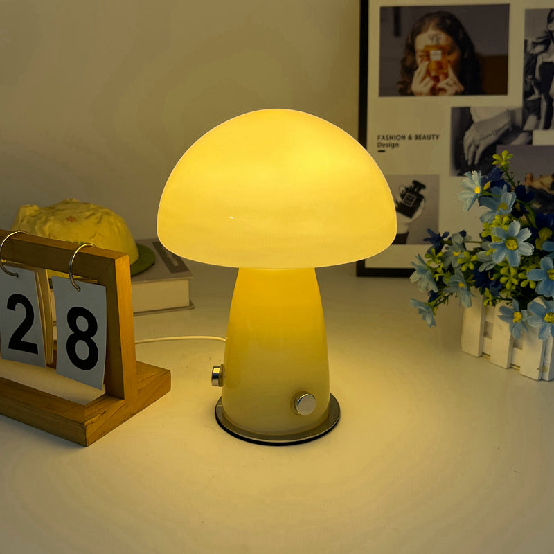 petite table avec lampe champignon vintage